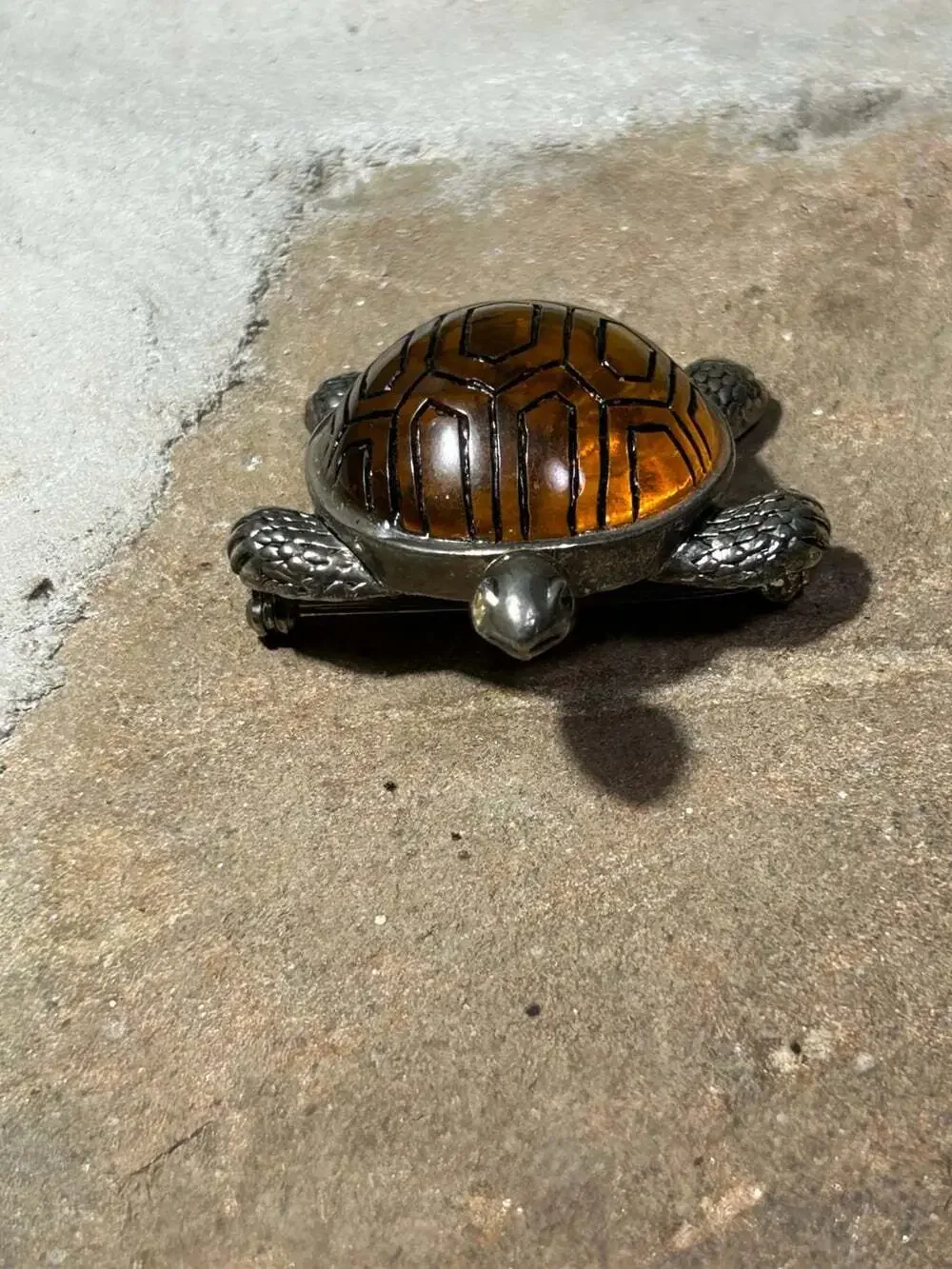 Vintage Amber Lucite Silver Tone Turtle Tortoise Pin Brooch
